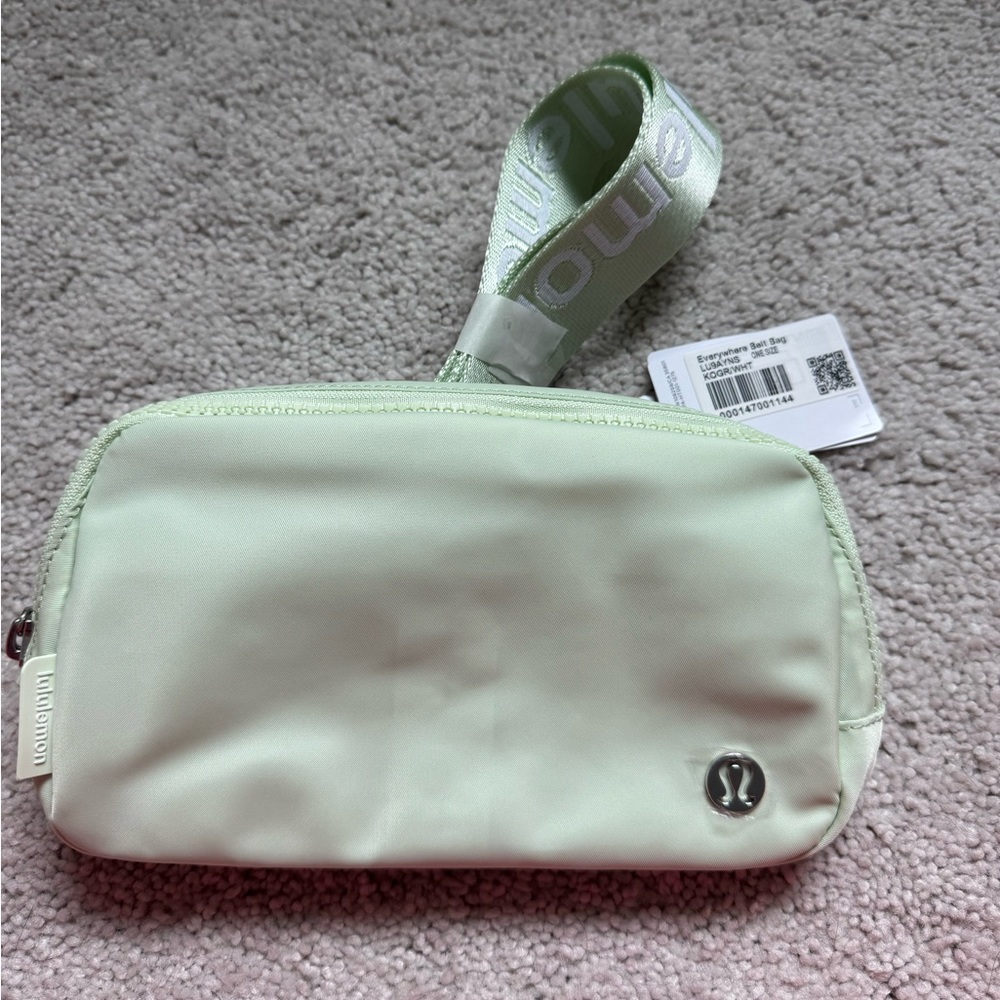 Lululemon Everywhere Belt Bag 1L Kohlrabi Green/White